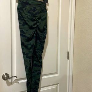 Scrunch bottom camo workout pant.